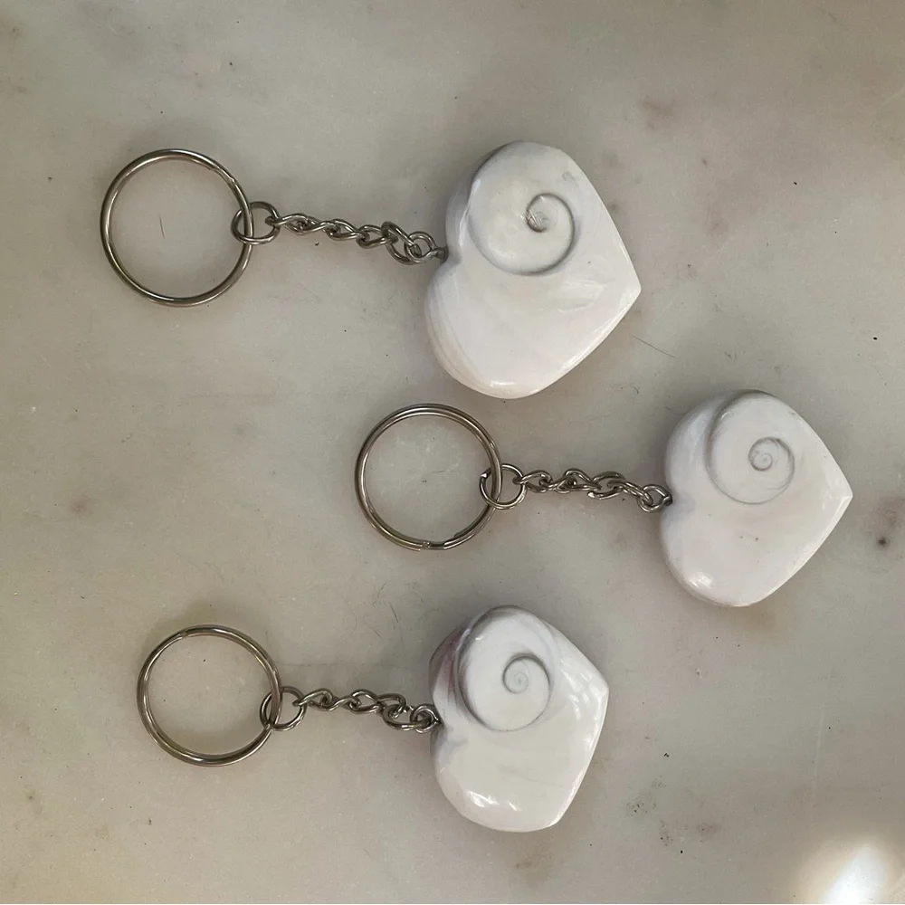 Shiva Shell Heart Key chains - Picture 2 of 5